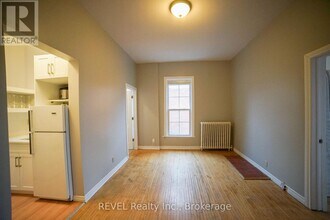 166 James St in St Catharines, ON - Building Photo - Building Photo