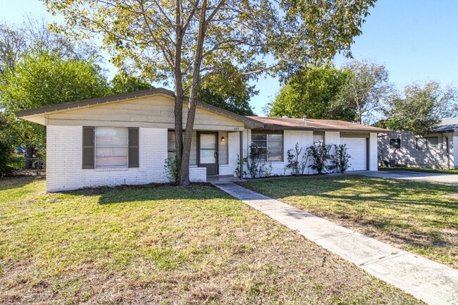 223 Balboa Dr in Universal City, TX - Building Photo - Building Photo