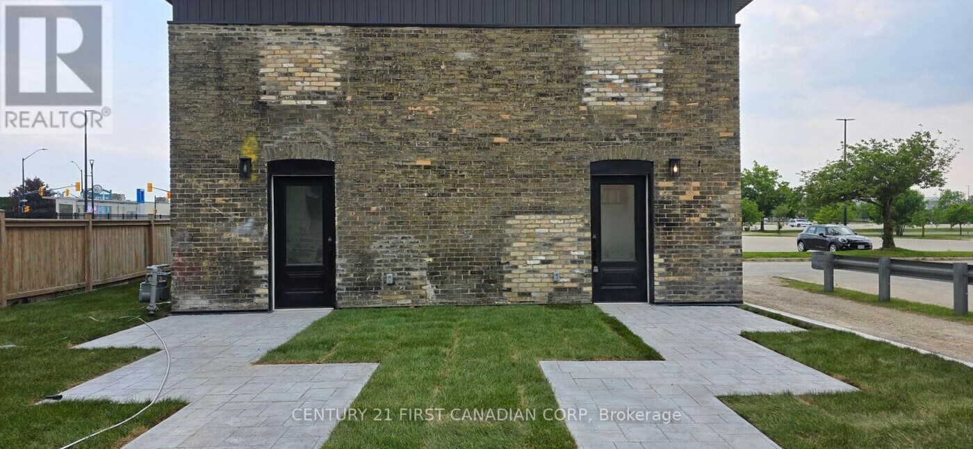 857-857 Dundas St in London, ON - Building Photo