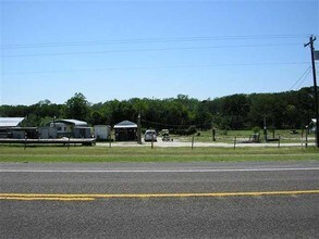 4158 S Hwy 14 in Thornton, TX - Foto de edificio - Building Photo