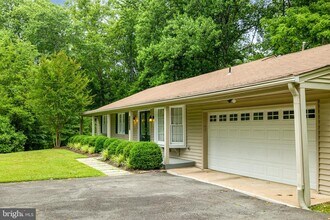 9622 Cinnamon Creek Dr in Vienna, VA - Building Photo - Building Photo