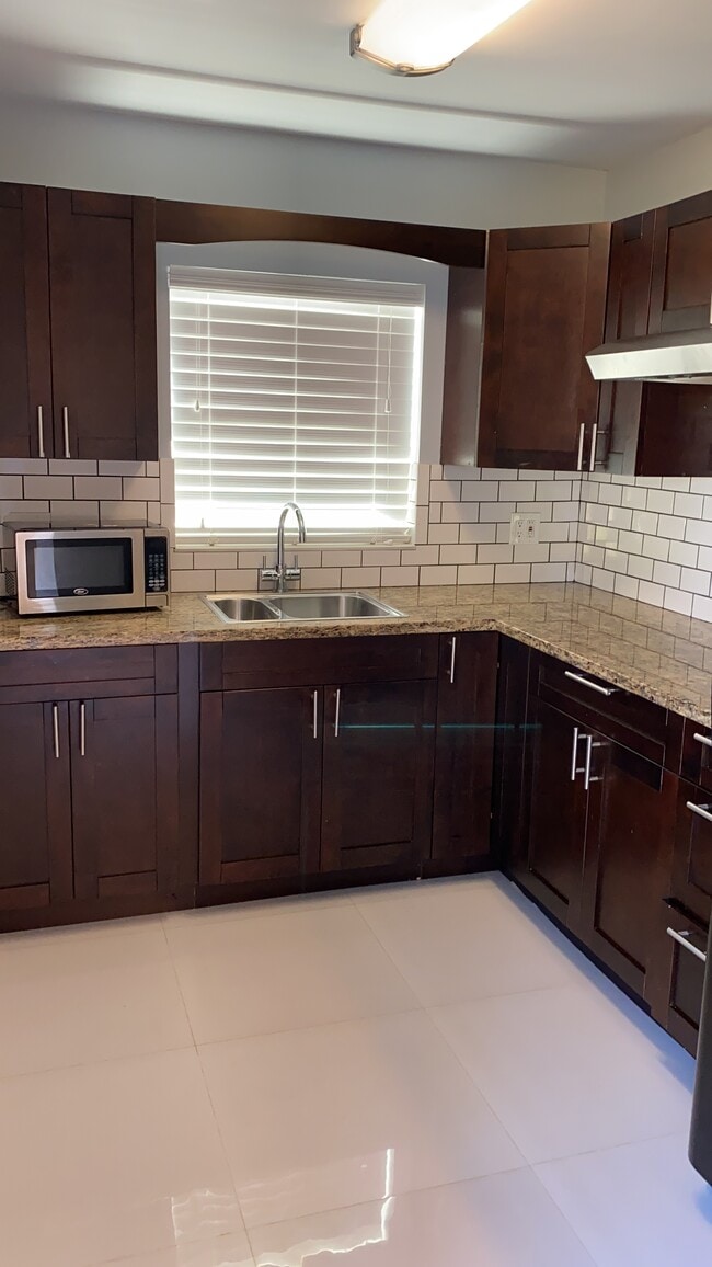 20421 SW 104th Ct, Unit EFFICENSE in Cutler Bay, FL - Foto de edificio - Building Photo
