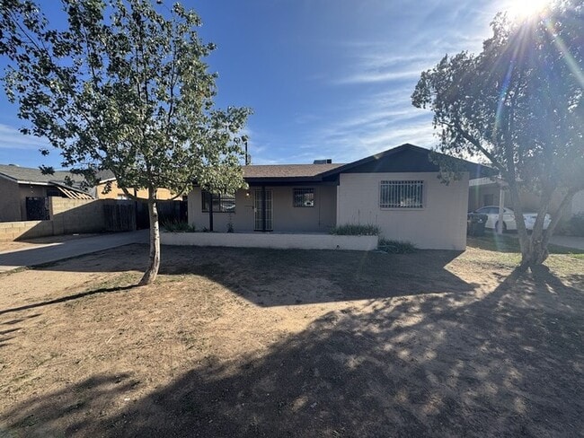 8019 W Earll Dr in Phoenix, AZ - Building Photo - Building Photo