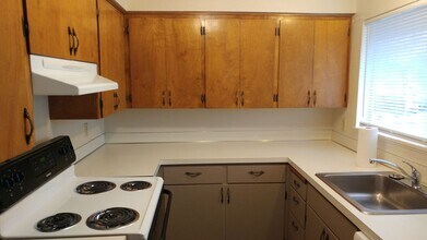 3517 W 1st Ave-Unit -3517 W 1st - D in Kennewick, WA - Foto de edificio - Building Photo