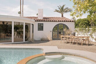 276 E Granvia Valmonte in Palm Springs, CA - Building Photo - Building Photo