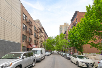 304 E 93rd St in New York, NY - Building Photo - Building Photo