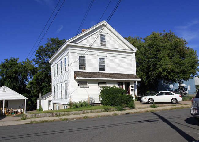 11 Court St in Milford, MA - Foto de edificio - Building Photo