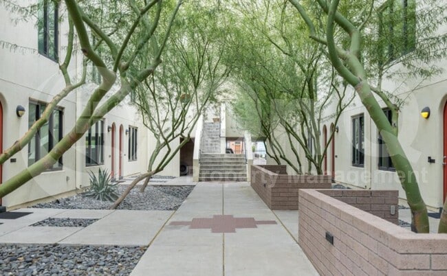 property at 620 N 4th Ave