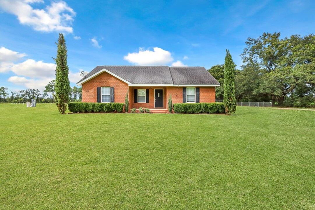 4618 Empire Rd in Jesup, GA - Building Photo