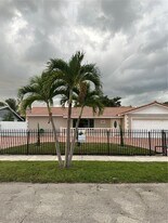 10805 SW 165th Terrace in Miami, FL - Building Photo