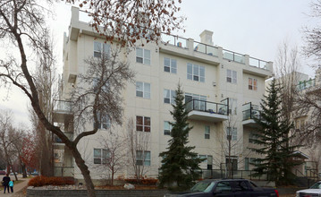 Garneau Lofts in Edmonton, AB - Building Photo - Building Photo