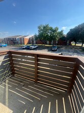 2010 Estrada Pkwy, Unit 34-202 in Irving, TX - Foto de edificio - Building Photo