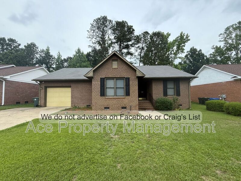 212 Fair Oaks Dr in Fayetteville, NC - Building Photo