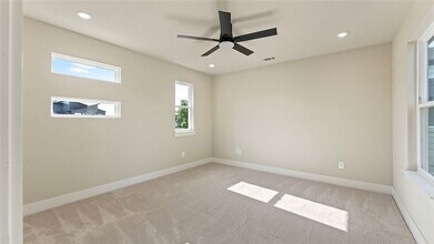 1303 SW Journey Ln in Bentonville, AR - Foto de edificio - Building Photo