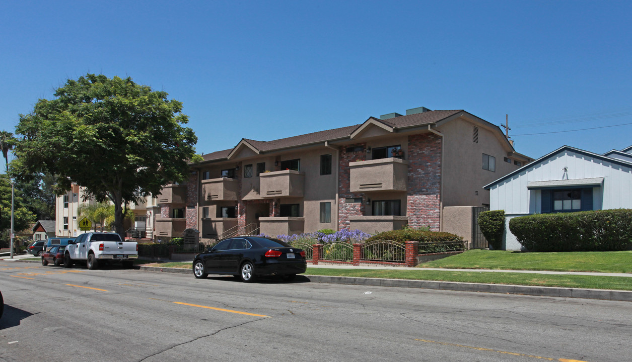 727 E. Providencia Avenue Apartments in Burbank, CA - Building Photo