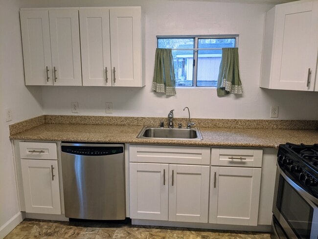 16403 Kennedy Rd, Unit ADU in Los Gatos, CA - Foto de edificio - Building Photo