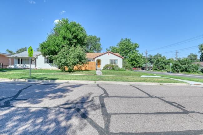 32 Farragut Ave