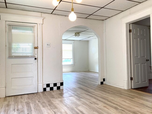 506 E 3rd Ave in Hutchinson, KS - Building Photo - Building Photo