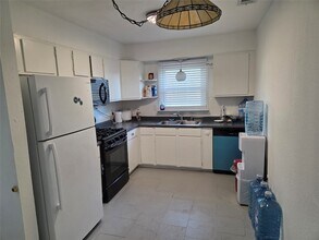 2559 Valwood Pkwy in Farmers Branch, TX - Building Photo - Building Photo