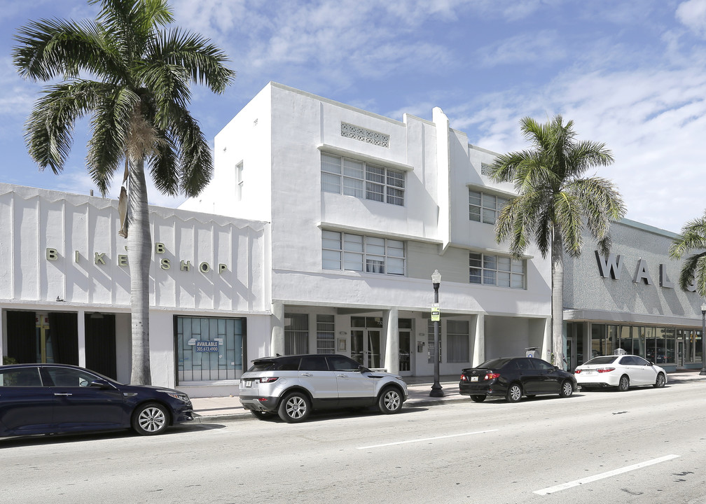 Welworth Condominiums in Miami Beach, FL - Building Photo