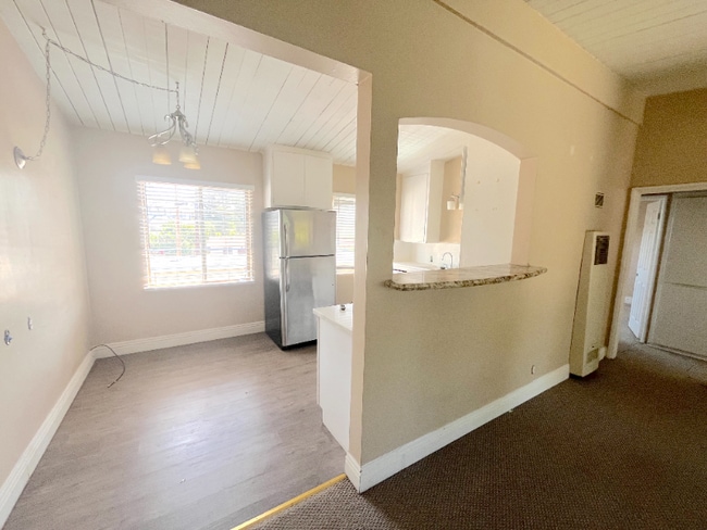 850 S Rosemead Blvd in Pasadena, CA - Building Photo - Building Photo