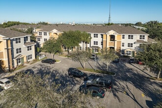 Lake Shore Apartments in West Palm Beach, FL - Building Photo - Building Photo