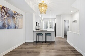 5528 W 10th Pl in Lakewood, CO - Foto de edificio - Building Photo