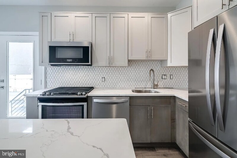 1013 S 20th St in Philadelphia, PA - Building Photo