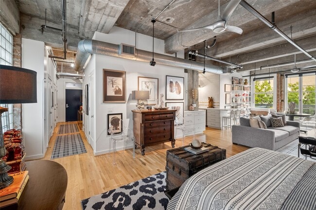 204 Travis St in Houston, TX - Building Photo - Building Photo