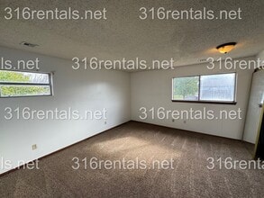 733 Westhaven Dr in Newton, KS - Building Photo - Building Photo