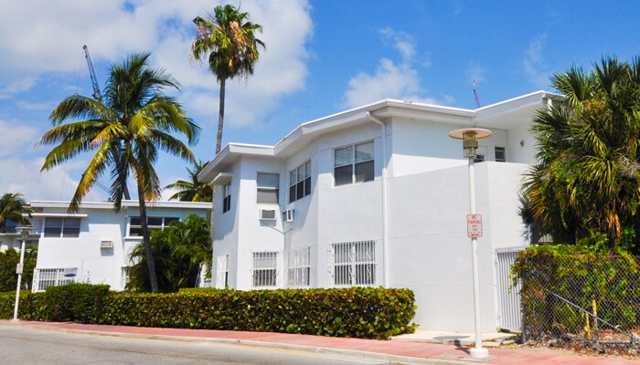 Park Terrace Apartments in Miami Beach, FL - Building Photo