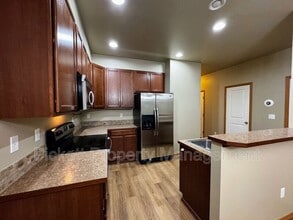 136 NE Miramar Cir in Bremerton, WA - Building Photo - Building Photo