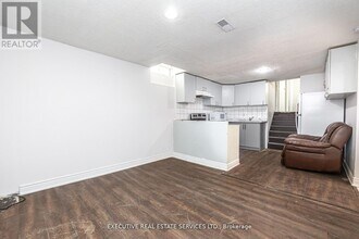 17 Judith Crescent in Brampton, ON - Building Photo - Building Photo