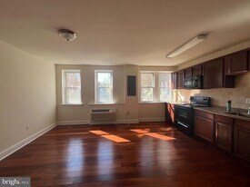 740 Vernon Rd in Philadelphia, PA - Building Photo