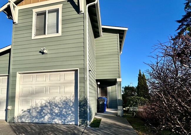 915 SW Kimball Dr in Oak Harbor, WA - Building Photo - Building Photo