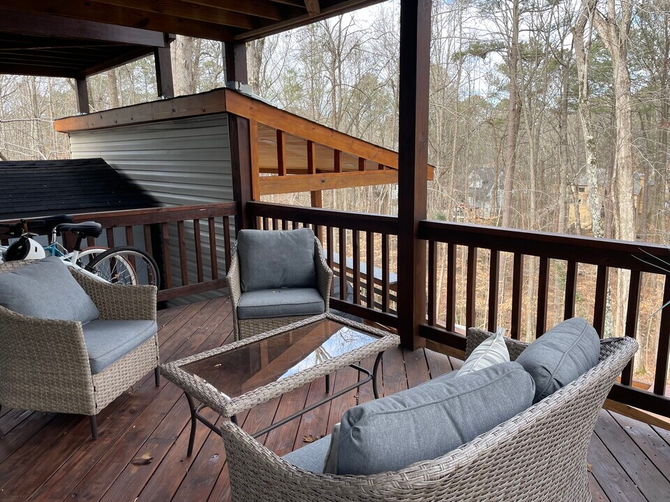 1720 Branch Valley Dr in Roswell, GA - Building Photo