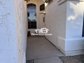 9842 W Tonopah Dr in Peoria, AZ - Foto de edificio - Building Photo