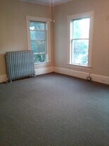 8 Bailey Ave, Unit 8b in Claremont, NH - Building Photo