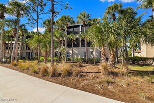 2864 Tiburon Blvd E in Naples, FL - Building Photo