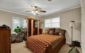1010 Country Oak Dr in Luling, TX - Building Photo - Building Photo