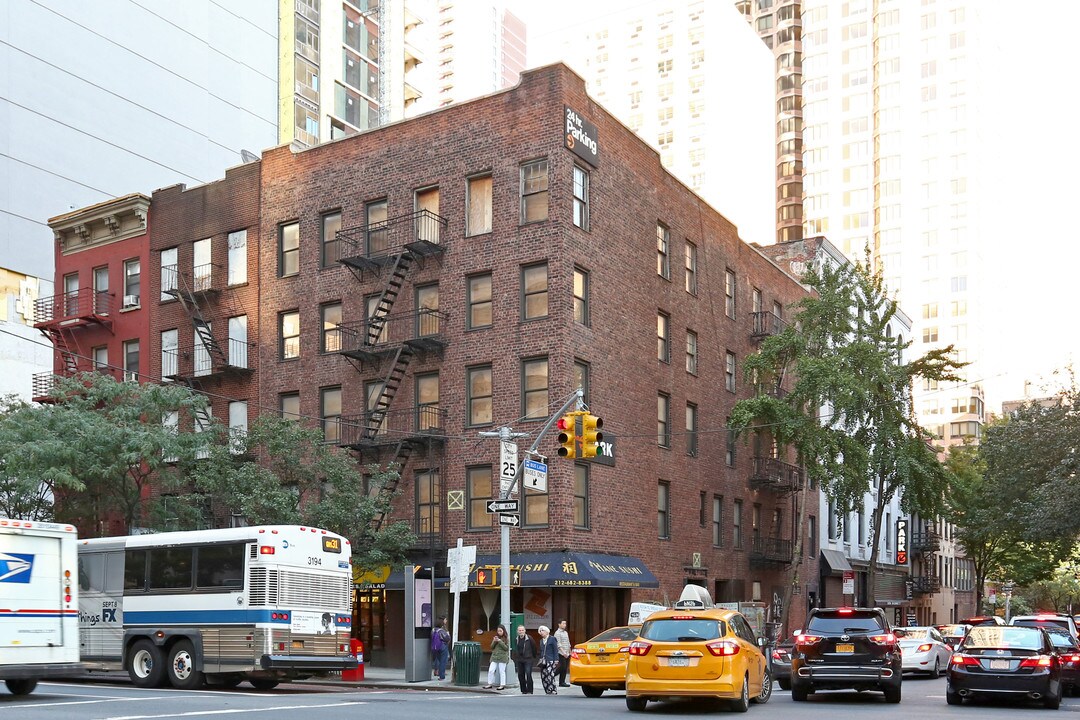 579-581 3rd Ave in New York, NY - Building Photo