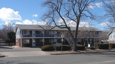 Colonial Manor Apartments in Colorado Springs, CO - Building Photo - Building Photo