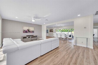 4901 W Park Rd in Hollywood, FL - Building Photo - Building Photo