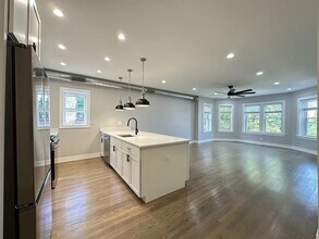 2636 W Carmen Ave, Unit 3W in Chicago, IL - Foto de edificio - Building Photo