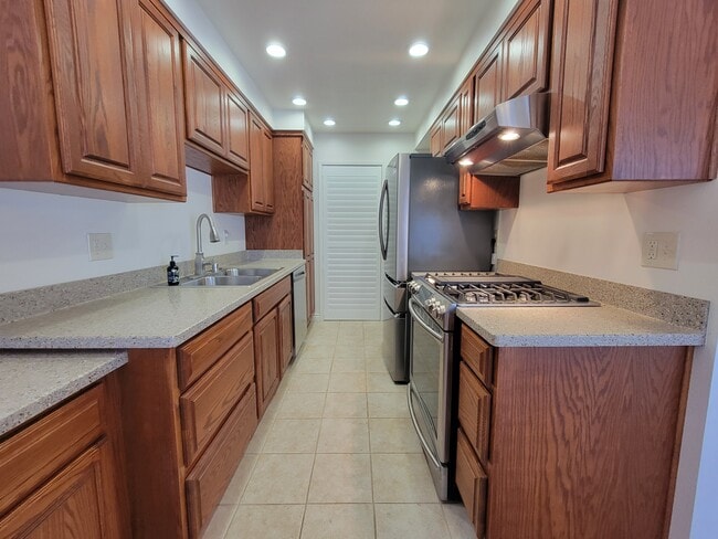 property at 256 W Vineyard Ave