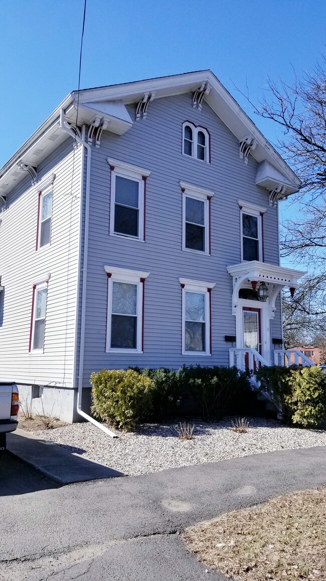 18 King St, Unit Room for rent in Westfield, MA - Building Photo - Building Photo