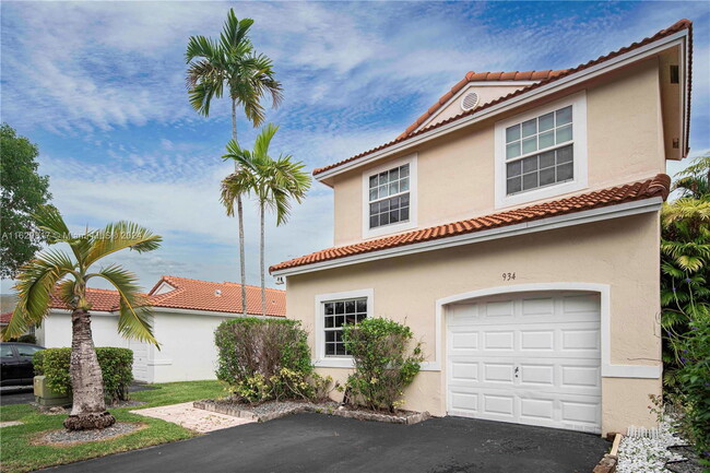 934 SW 179th Ave in Pembroke Pines, FL - Foto de edificio - Building Photo