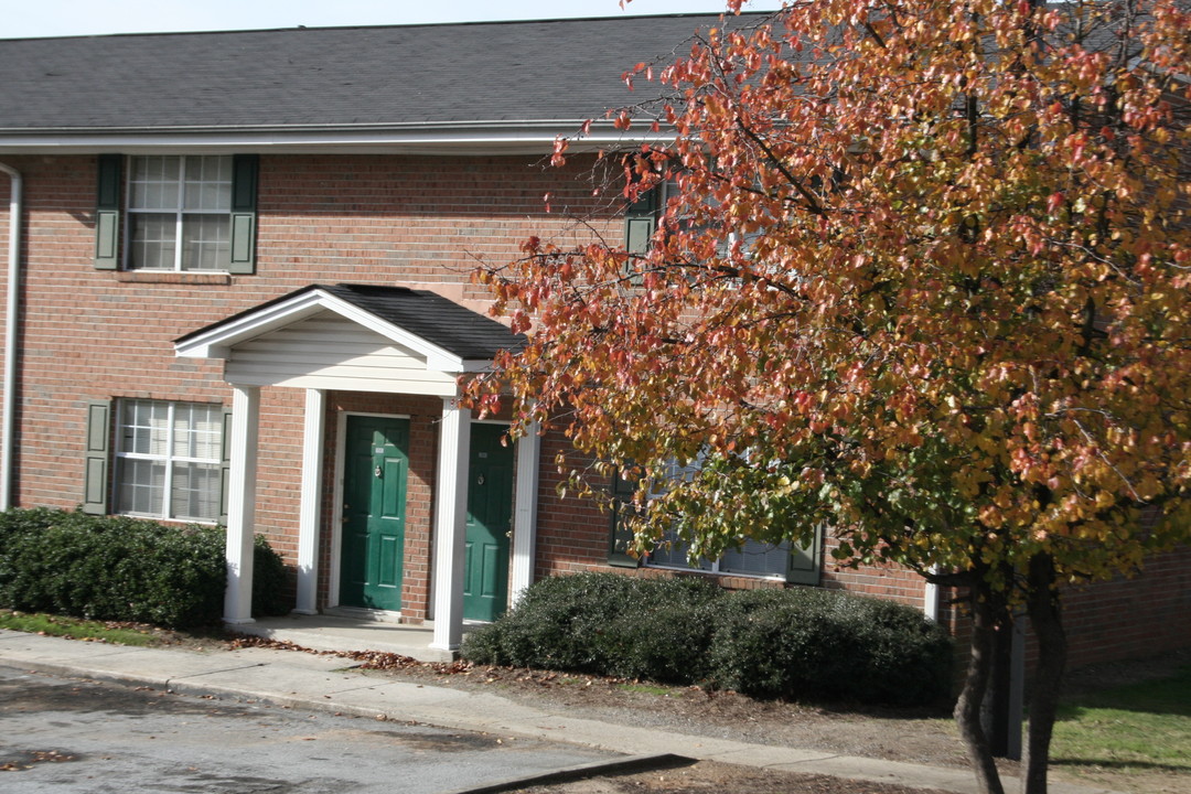 Colonial Square in Atlanta, GA - Building Photo