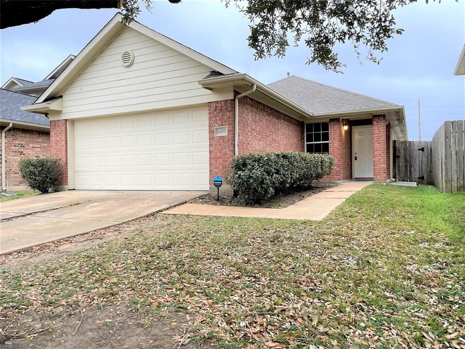 14207 Stone Cottage Ln in Houston, TX - Building Photo