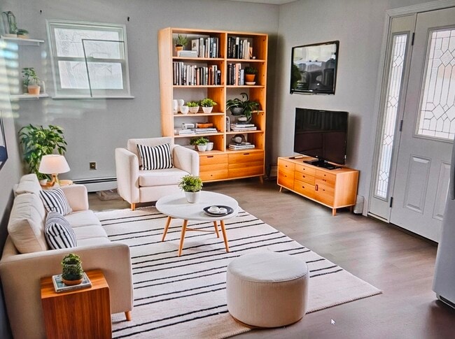 247 Bellerose Ave, Unit Lower Level